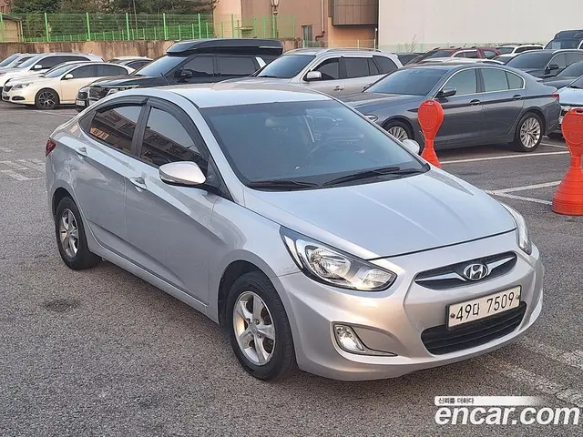 Hyundai Accent 2012 1.6 автомат (гидро), миниатюра 3
