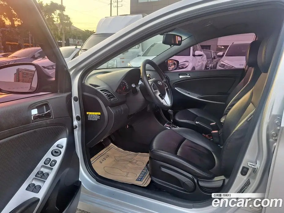 Hyundai Accent 2012 1.6 автомат (гидро), фото 8