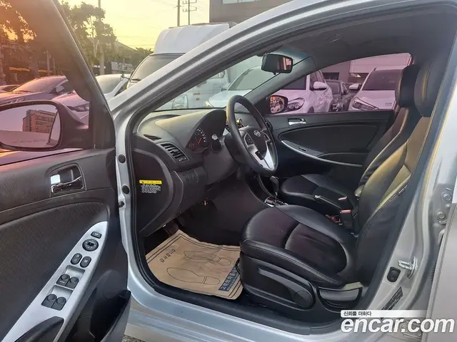 Hyundai Accent 2012 1.6 автомат (гидро), миниатюра 8