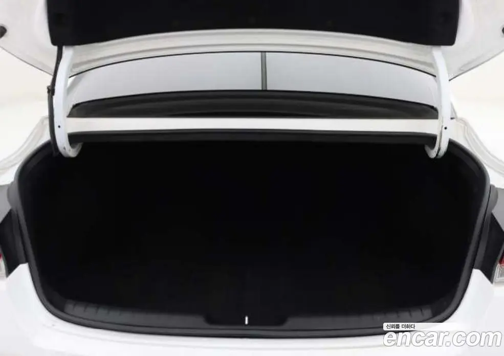 Hyundai Avante 2023 1.6 автомат (гидро), фото 6