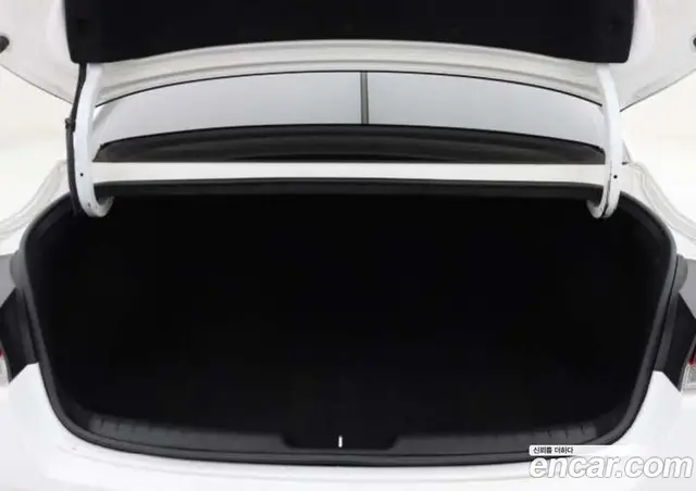 Hyundai Avante 2023 1.6 автомат (гидро), миниатюра 6