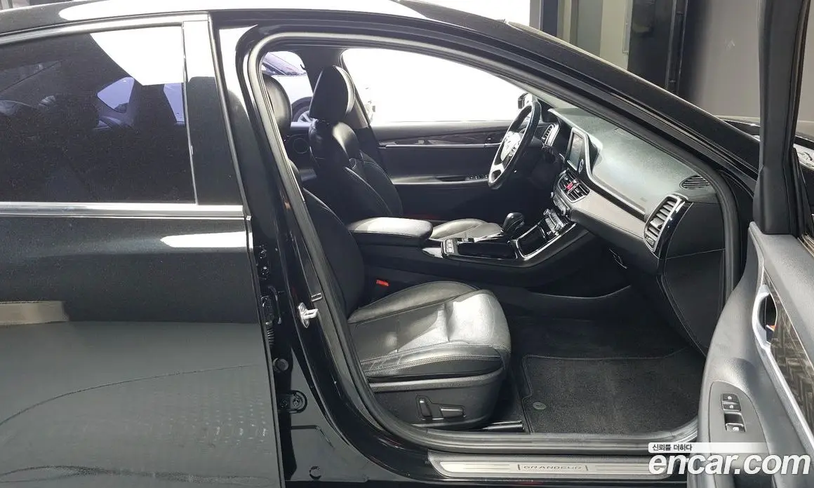 Hyundai Grandeur 2018 2.4 автомат (гидро), фото 16