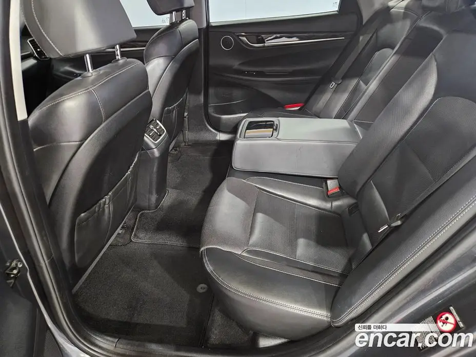 Hyundai Grandeur 2018 2.4 автомат (гидро), фото 16