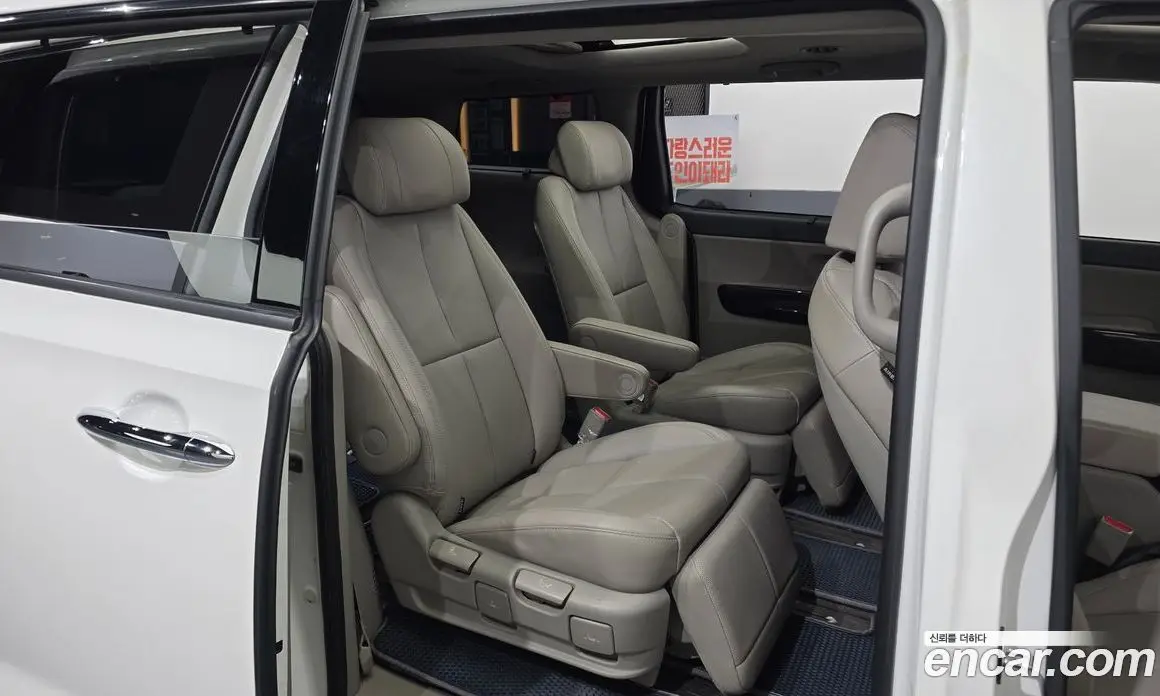 Kia Carnival 2016 2.2 автомат (гидро), фото 17