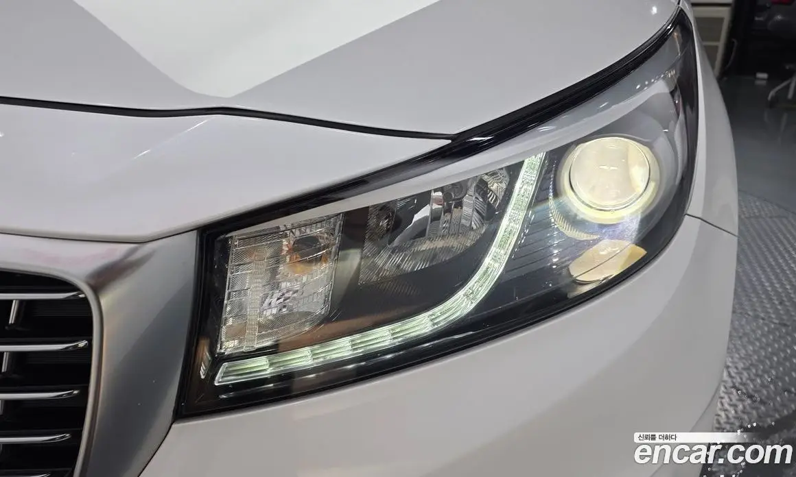 Kia Carnival 2016 2.2 автомат (гидро), фото 8