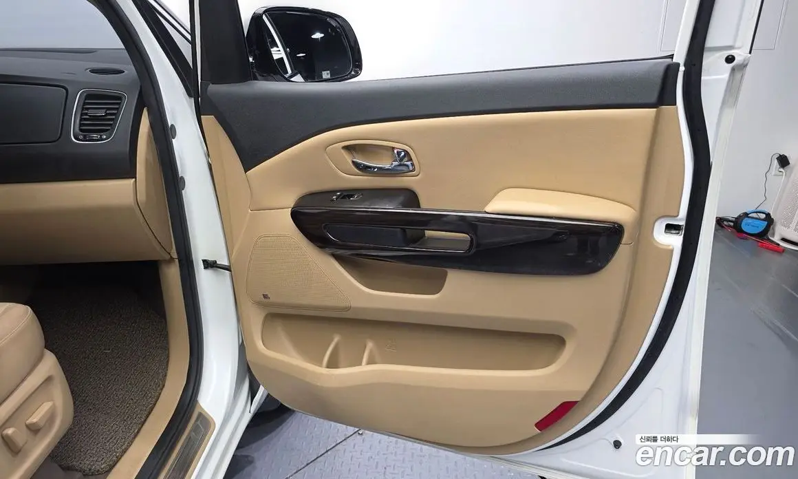 Kia Carnival 2017 2.2 автомат (гидро), фото 14 Kia Carnival 2017 2.2 автомат (гидро), фото 14