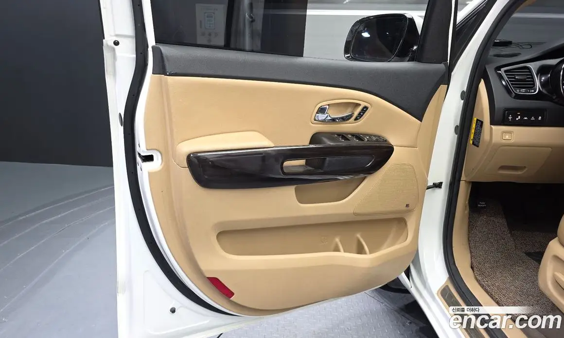 Kia Carnival 2017 2.2 автомат (гидро), фото 15 Kia Carnival 2017 2.2 автомат (гидро), фото 15
