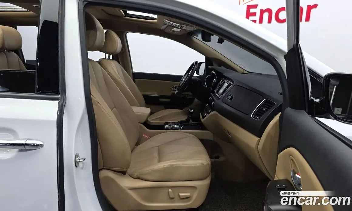 Kia Carnival 2017 2.2 автомат (гидро), фото 16 Kia Carnival 2017 2.2 автомат (гидро), фото 16