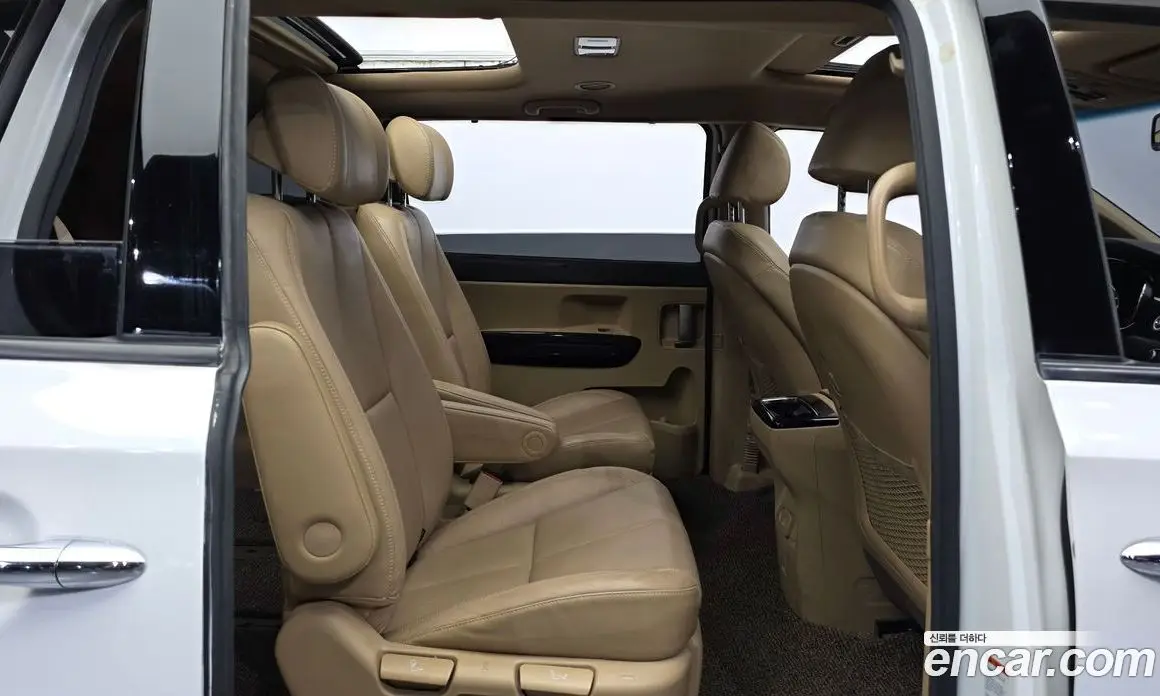 Kia Carnival 2017 2.2 автомат (гидро), фото 17 Kia Carnival 2017 2.2 автомат (гидро), фото 17