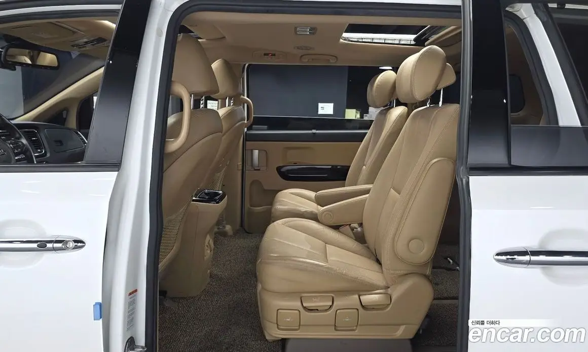 Kia Carnival 2017 2.2 автомат (гидро), фото 18 Kia Carnival 2017 2.2 автомат (гидро), фото 18