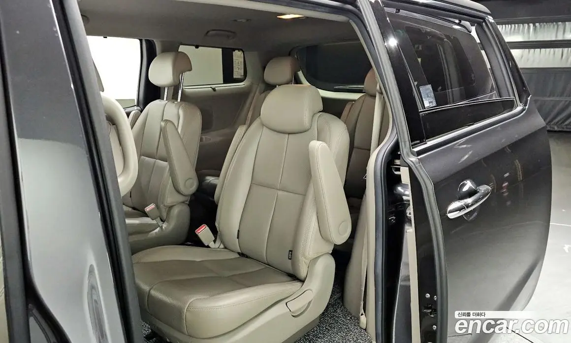 Kia Carnival 2017 2.2 автомат (гидро), фото 11 Kia Carnival 2017 2.2 автомат (гидро), фото 11