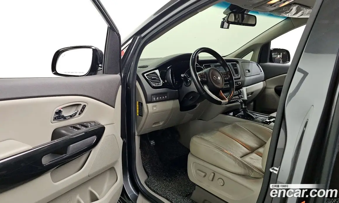 Kia Carnival 2017 2.2 автомат (гидро), фото 10 Kia Carnival 2017 2.2 автомат (гидро), фото 10
