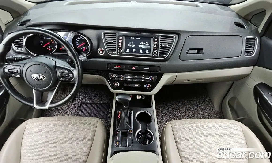 Kia Carnival 2018 2.2 автомат (гидро), фото 10