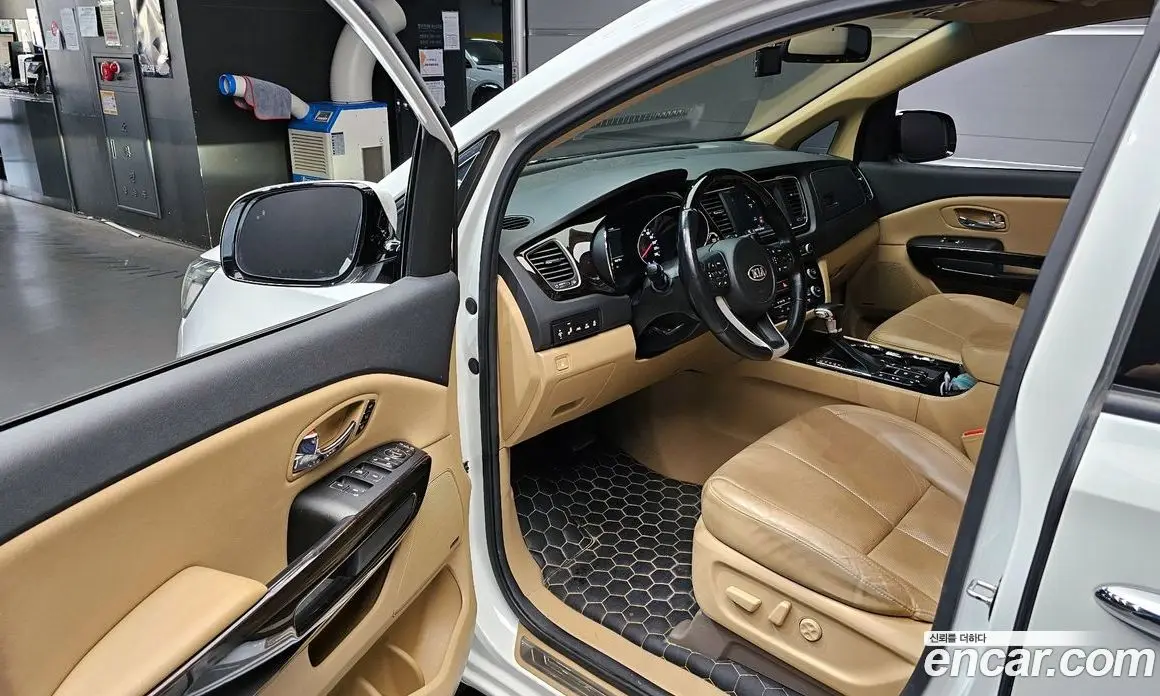 Kia Carnival 2018 2.2 автомат (гидро), фото 13 Kia Carnival 2018 2.2 автомат (гидро), фото 13