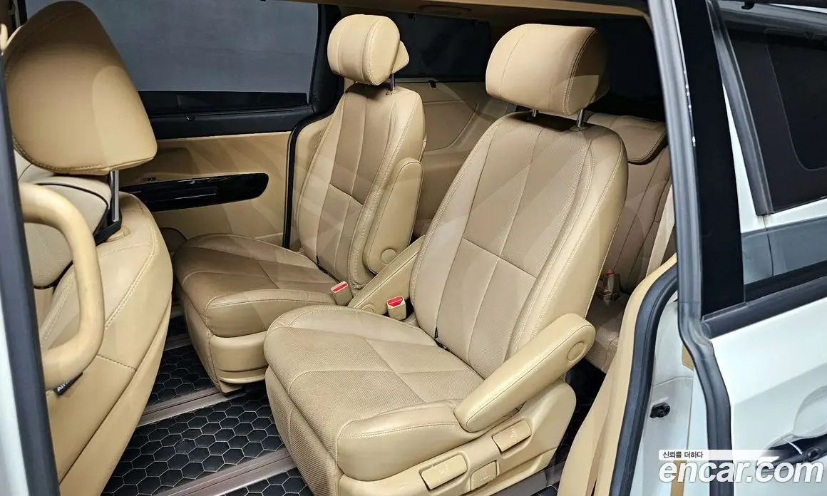 Kia Carnival 2018 2.2 автомат (гидро), фото 16 Kia Carnival 2018 2.2 автомат (гидро), фото 16