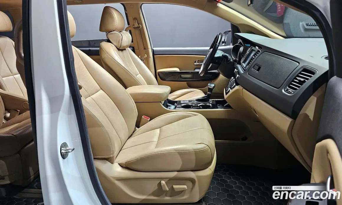 Kia Carnival 2018 2.2 автомат (гидро), фото 17 Kia Carnival 2018 2.2 автомат (гидро), фото 17
