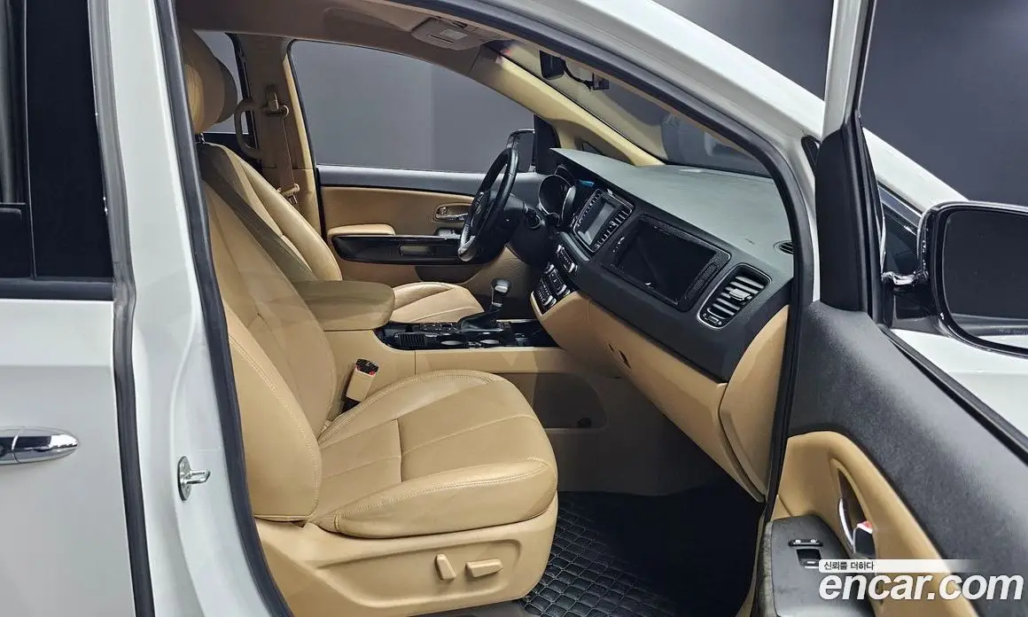Kia Carnival 2020 2.2 автомат (гидро), фото 17