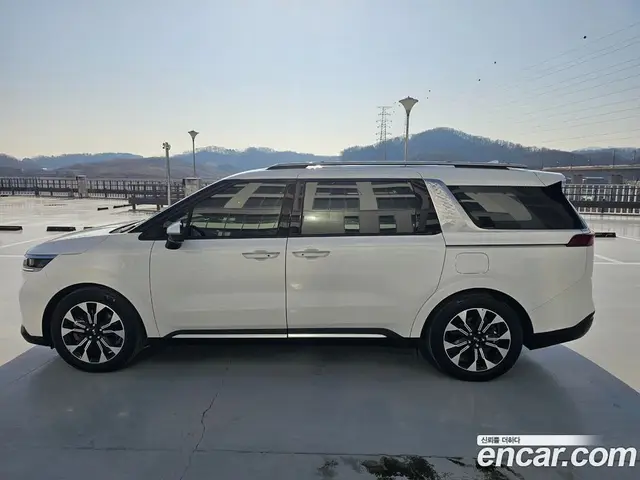 Kia Carnival 2021 2.2 автомат (гидро), миниатюра 3