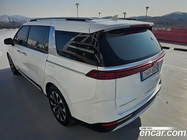 Kia Carnival 2021 2.2 автомат (гидро), миниатюра 4