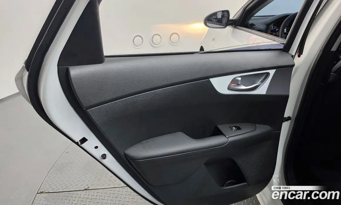 Kia K3 2023 1.6 автомат (гидро), фото 15