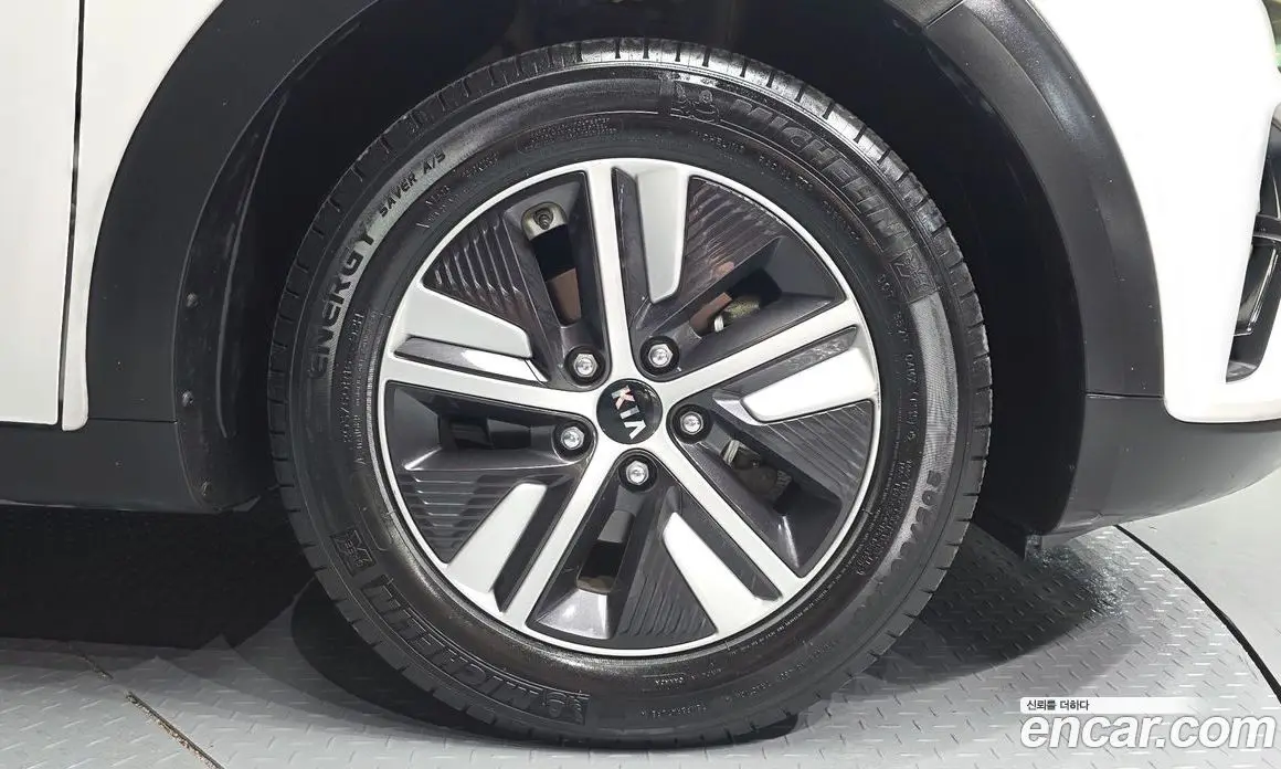 Kia Niro 2019 1.6 автомат (гидро), фото 5