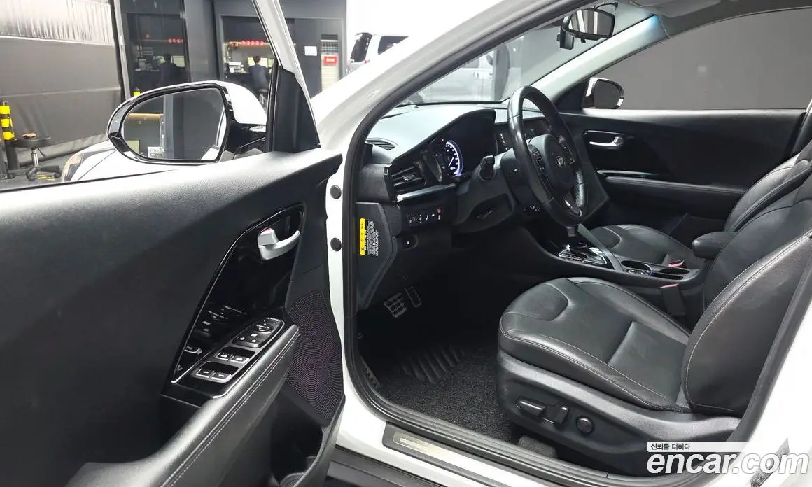 Kia Niro 2019 1.6 автомат (гидро), фото 10