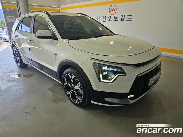 Kia Niro 2023 1.6 автомат (гидро), миниатюра 3