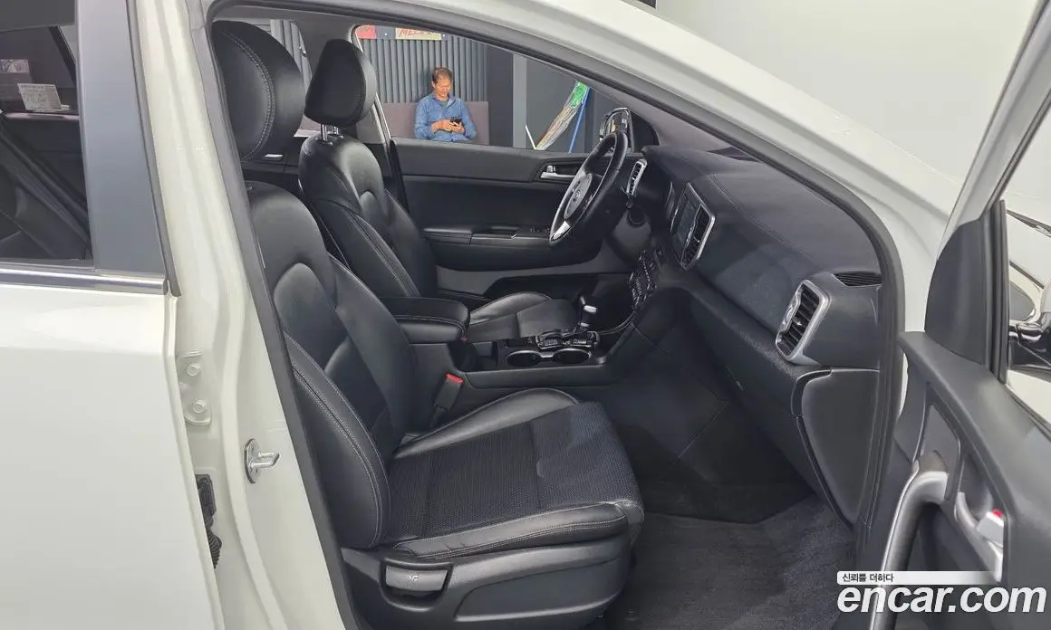 Kia Sportage 2016 2.0 автомат (гидро), фото 11