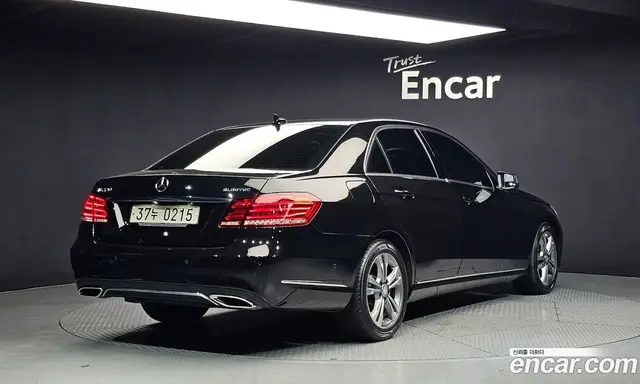 Mercedes-Benz E-Class 2016 2.1 автомат (гидро), миниатюра 2