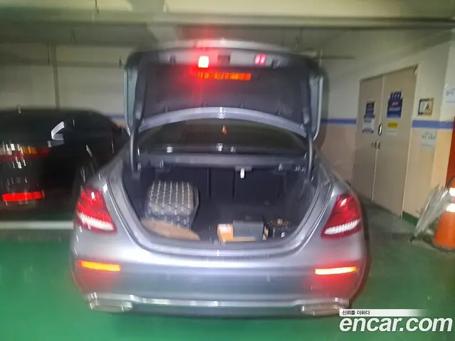 Mercedes-Benz E-Class 2018 2.0 автомат (гидро), миниатюра 12