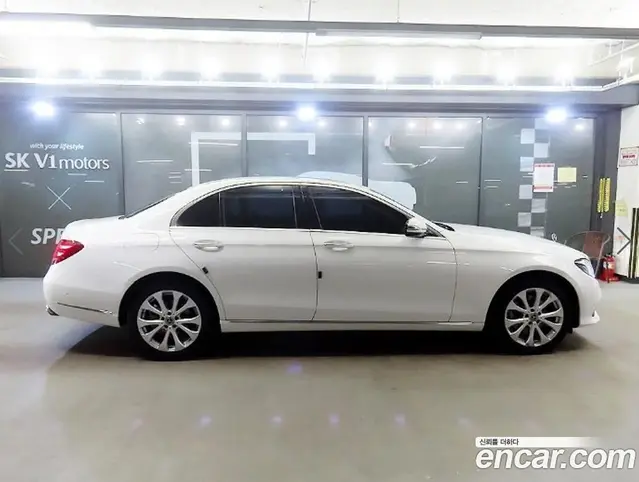 Mercedes-Benz E-Class 2018 1.9 автомат (гидро), миниатюра 3