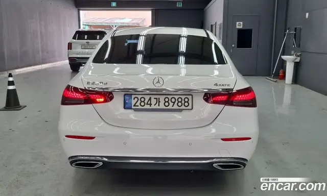 Mercedes-Benz E-Class 2022 1.9 автомат (гидро), миниатюра 3