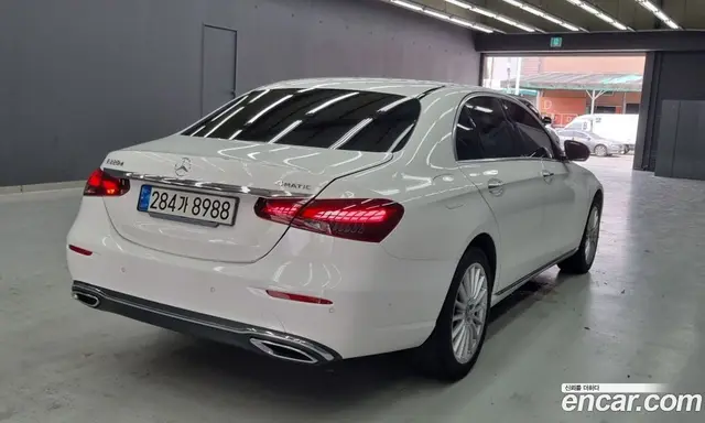 Mercedes-Benz E-Class 2022 1.9 автомат (гидро), миниатюра 4