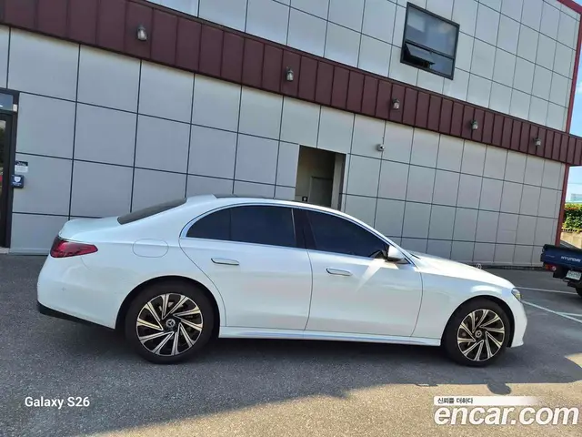 Mercedes-Benz E-Class 2026 2.0 автомат (гидро), миниатюра 4
