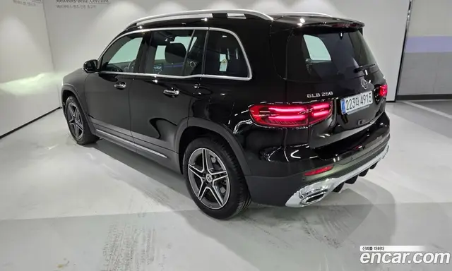 Mercedes-Benz GLB-Class 2025 2.0 автомат (гидро), миниатюра 3
