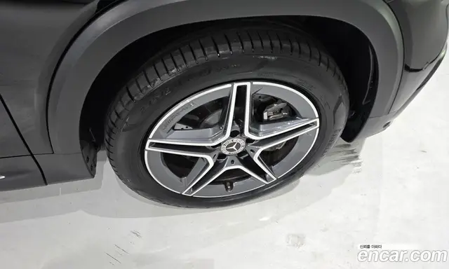 Mercedes-Benz GLB-Class 2025 2.0 автомат (гидро), миниатюра 5