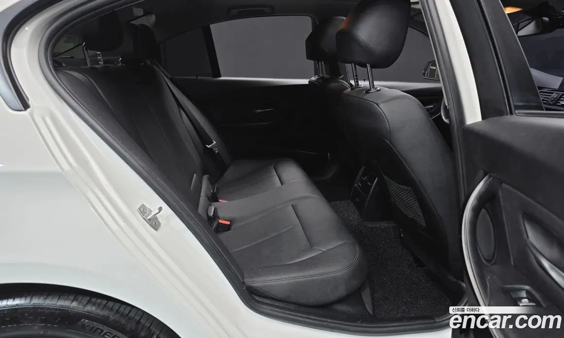 BMW 3 серия 2018 2.0 автомат (гидро), фото 12