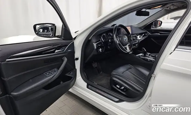 BMW 5 серия 2018 2.0 автомат (гидро), миниатюра 10