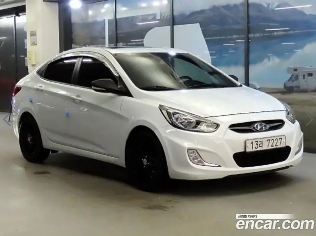 Hyundai Accent 2012 1.6 автомат (гидро), миниатюра 3