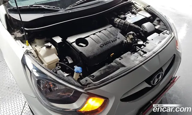 Hyundai Accent 2012 1.6 автомат (гидро), миниатюра 6