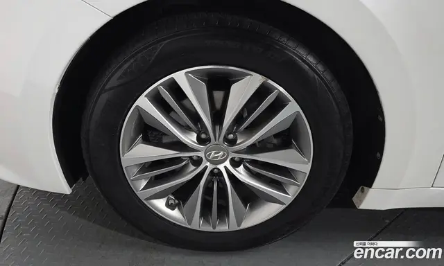 Hyundai Grandeur 2015 2.4 автомат (гидро), миниатюра 5