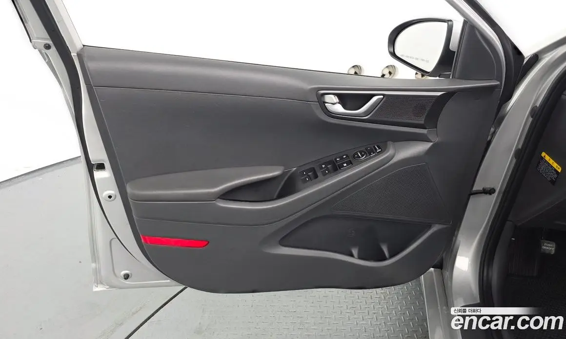 Hyundai Ioniq 2016 1.6 автомат (гидро), фото 13