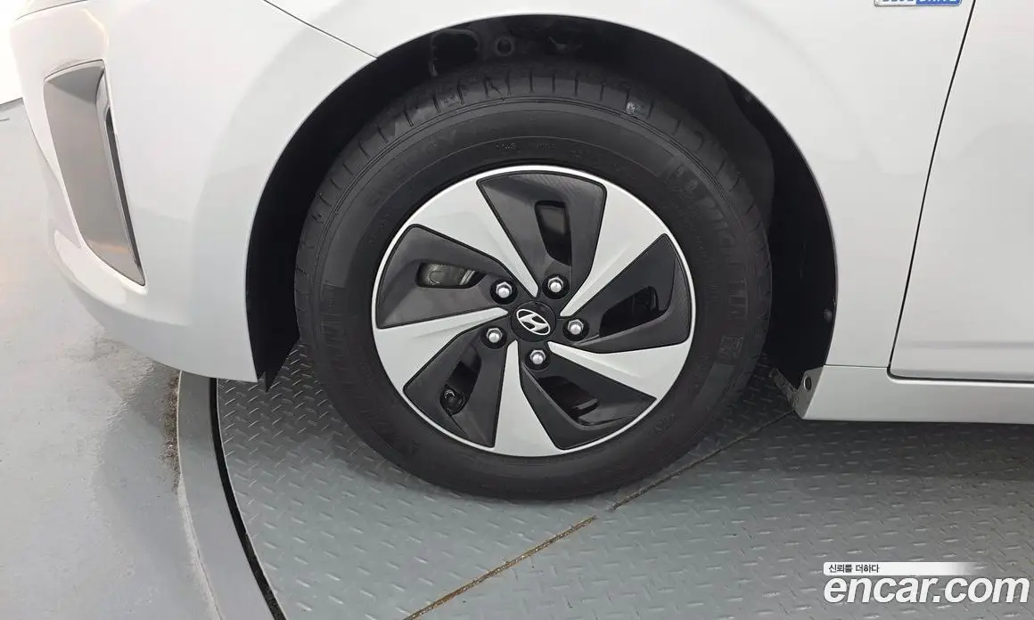 Hyundai Ioniq 2016 1.6 автомат (гидро), фото 4
