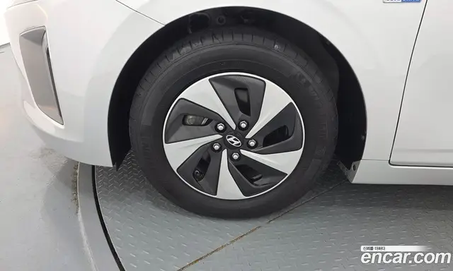 Hyundai Ioniq 2016 1.6 автомат (гидро), миниатюра 4