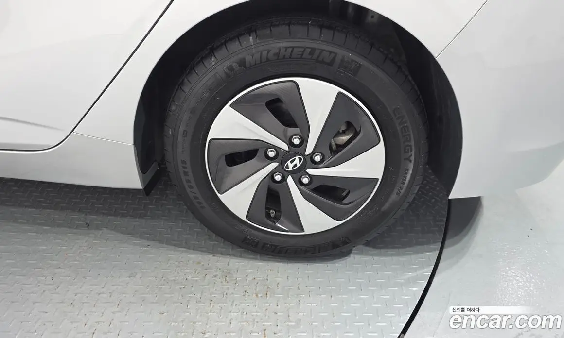 Hyundai Ioniq 2016 1.6 автомат (гидро), фото 6