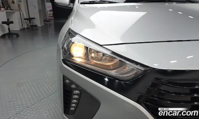 Hyundai Ioniq 2016 1.6 автомат (гидро), миниатюра 7