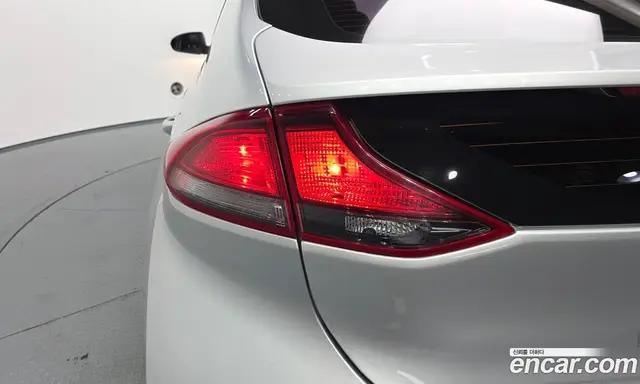 Hyundai Ioniq 2016 1.6 автомат (гидро), миниатюра 8