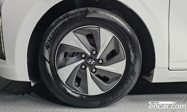 Hyundai Ioniq 2016 1.6 автомат (гидро), миниатюра 5
