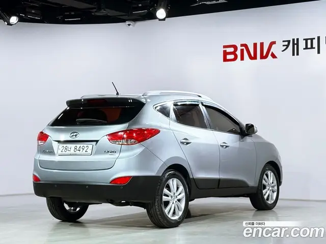 Hyundai Tucson 2009 2.0 автомат (гидро), миниатюра 2