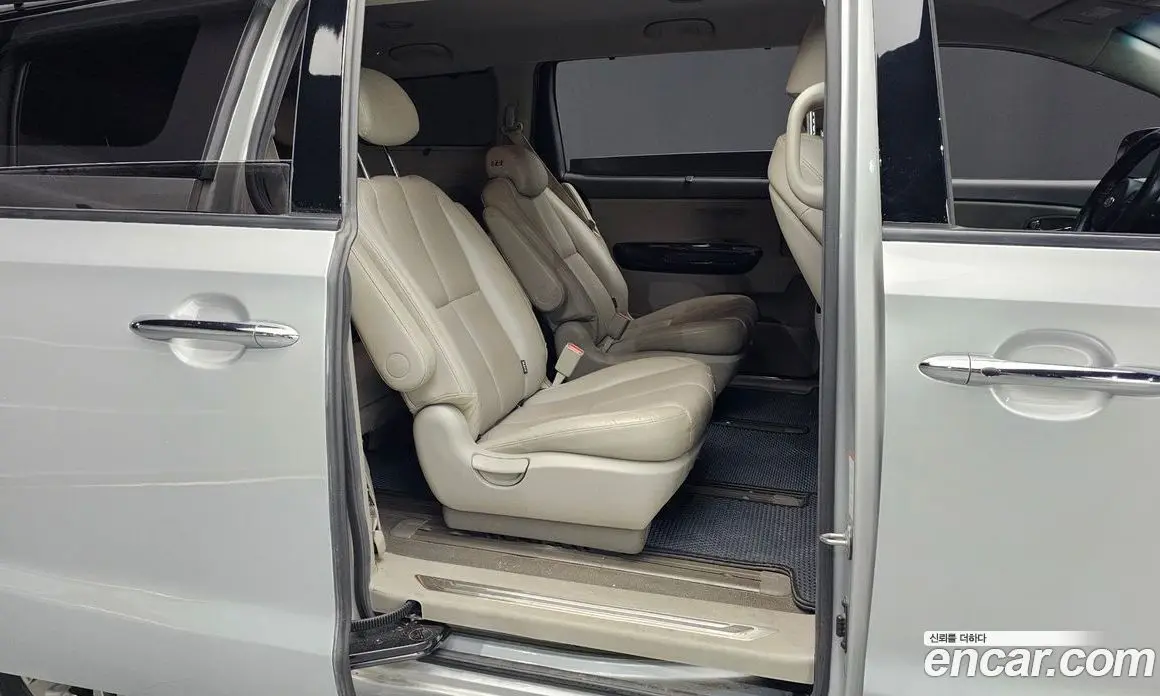 Kia Carnival 2017 3.3 автомат (гидро), фото 12 Kia Carnival 2017 3.3 автомат (гидро), фото 12